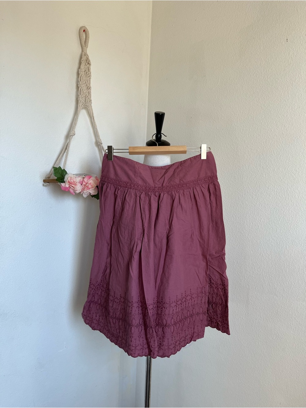 Merona Dusty Mauve Embroidered Midi Skirt size 4